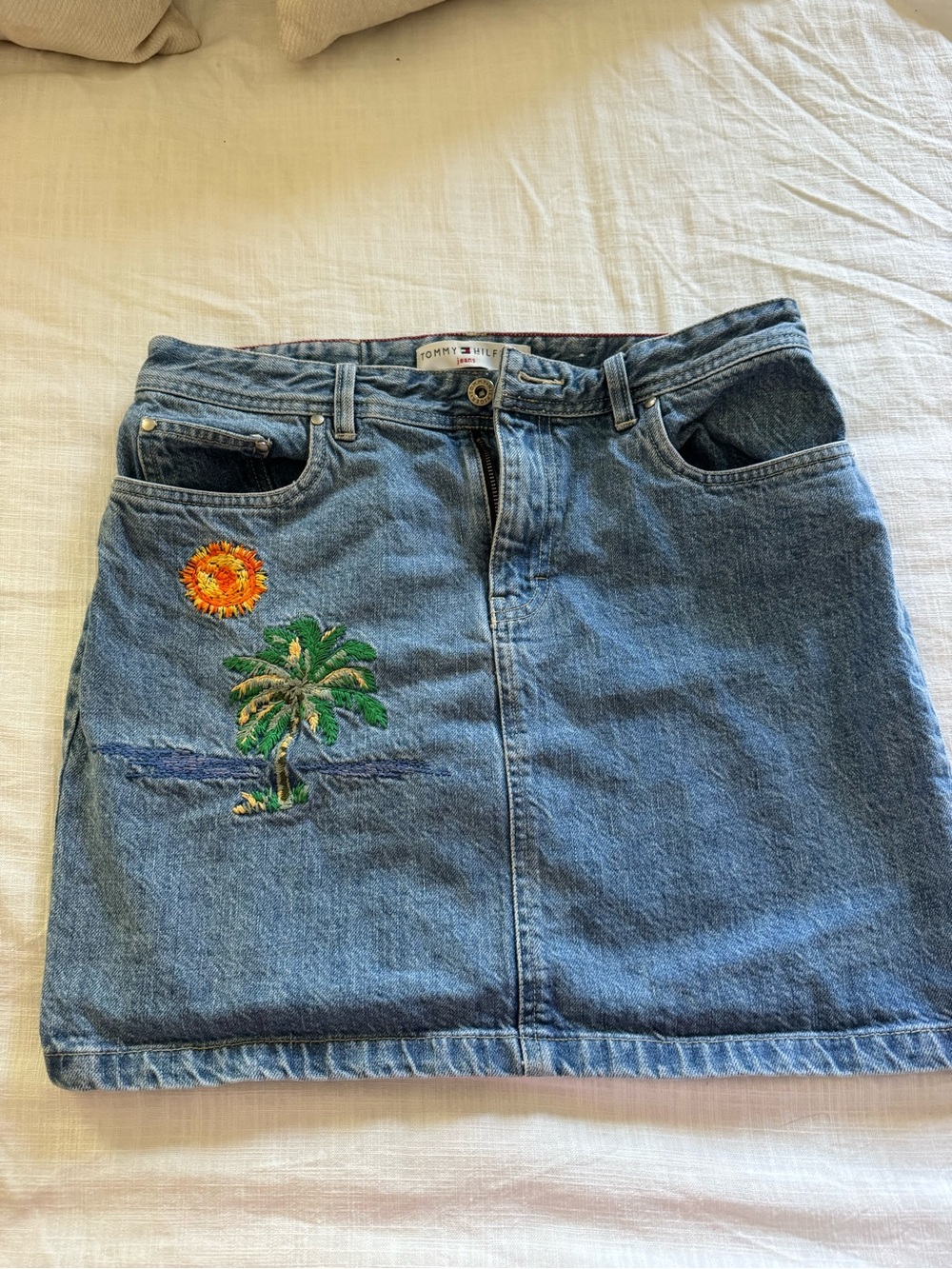 Tommy Hilfiger Blue Denim Mini Skirt with Tropical Embroidery size 6 small